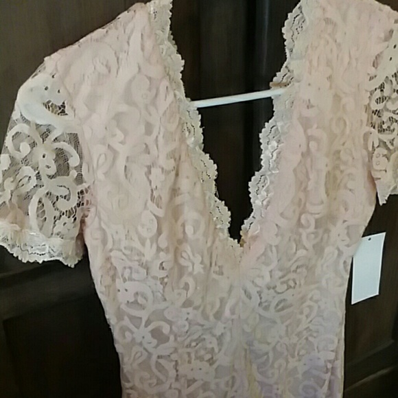 Tobi short sleeve lace deep v neck dress peach - Picture 4 of 5