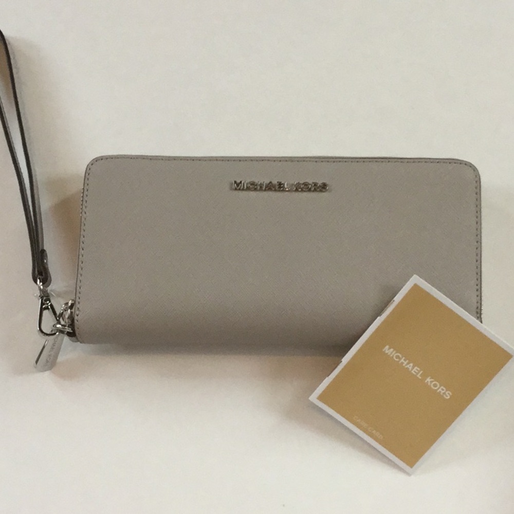 NWT MICHAEL KORS JET SET TRAVEL W detachable strap