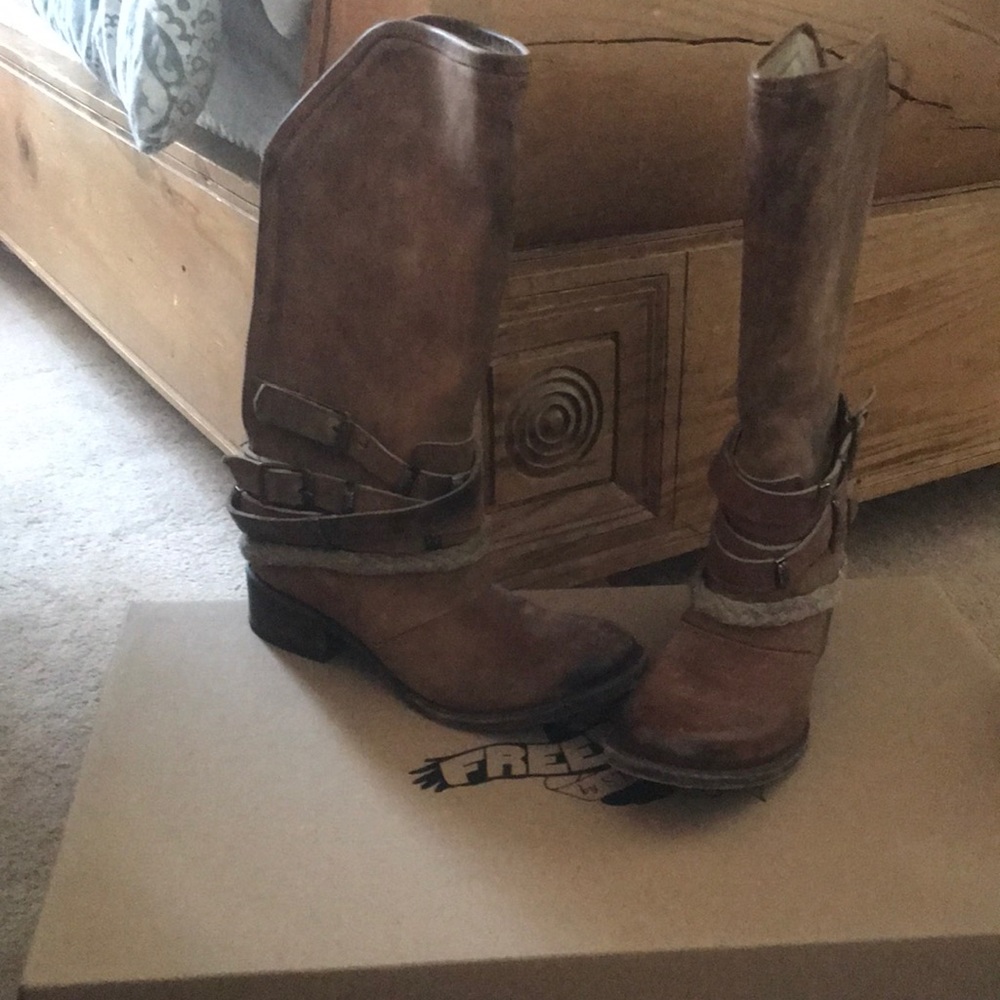 LIKE NEW Tall belted cowboy leather boots