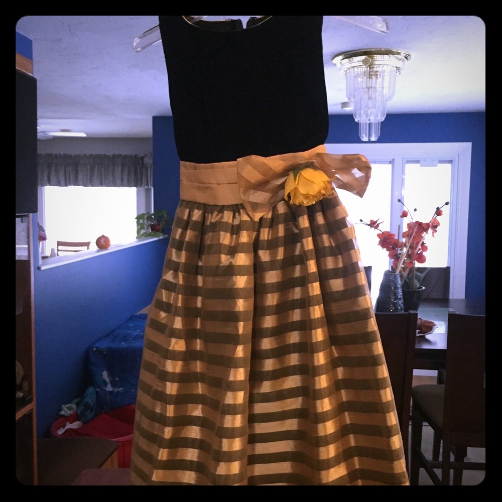 Formal girls dress NWOT