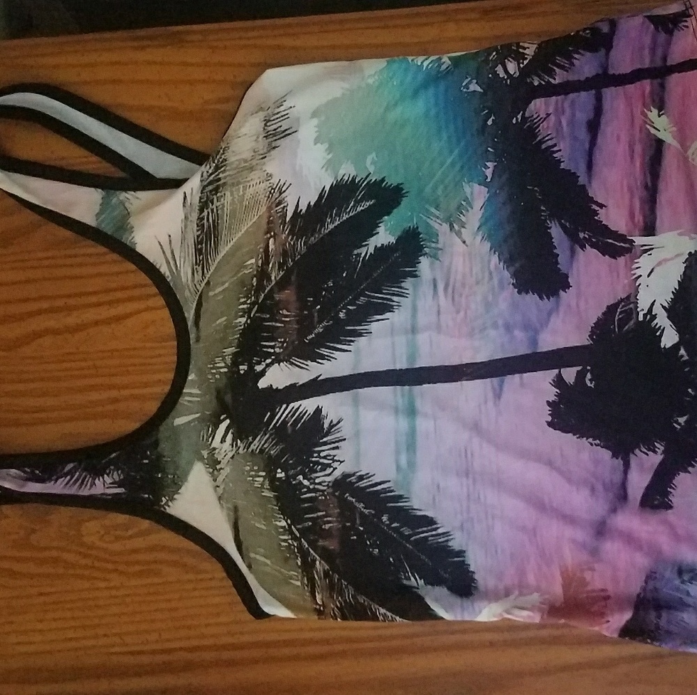 Tops - Picture 2 of 4