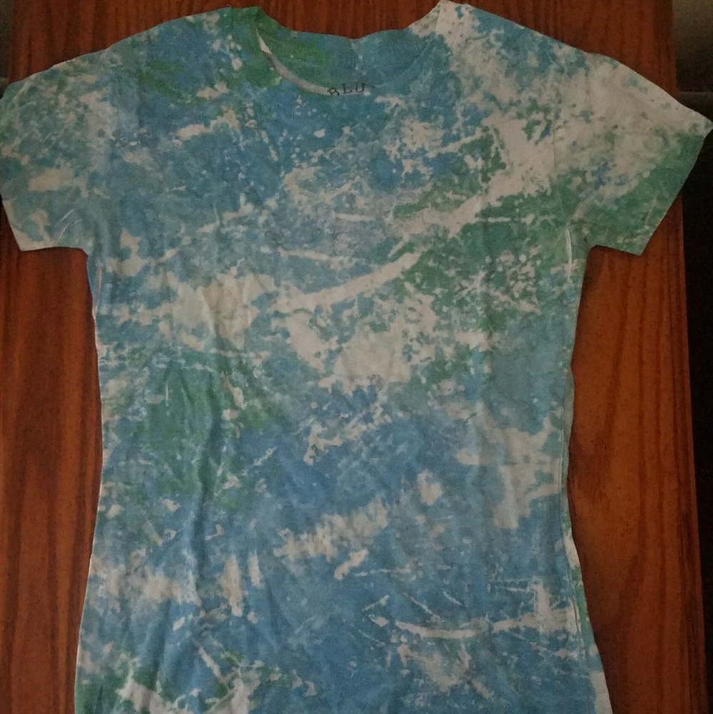 Tops - Picture 3 of 4