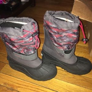 Boys size 5 Columbia Snow Boots