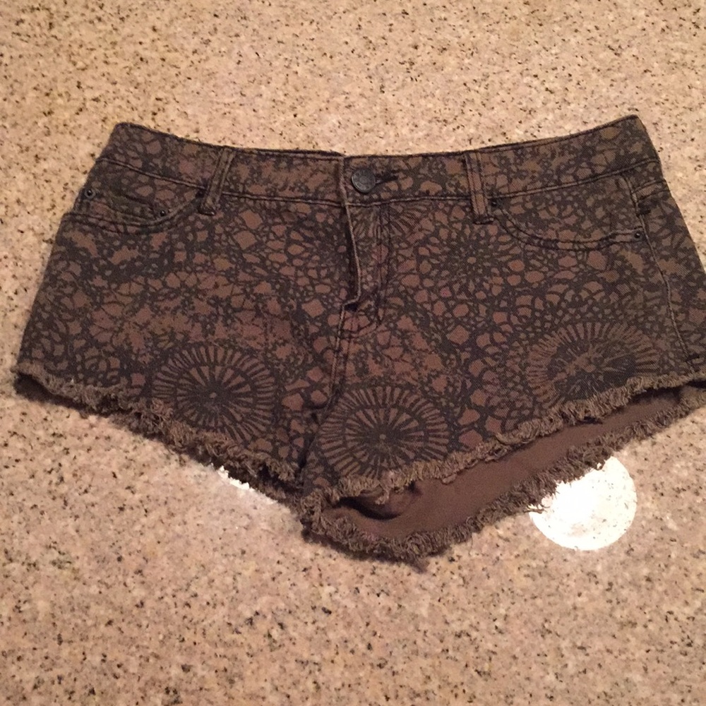 ☘Urban Outfitters Low Rise Shorts☘