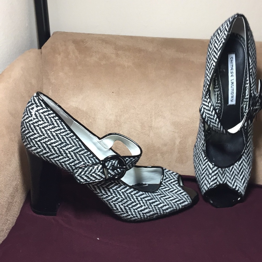 New, unique blk/white wool fabric peep toe 3.5" 10