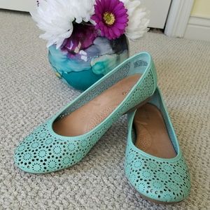 Sonoma Lifestyle Ballet Flats with Flower Cutouts