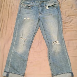 Distressed cropped jeans