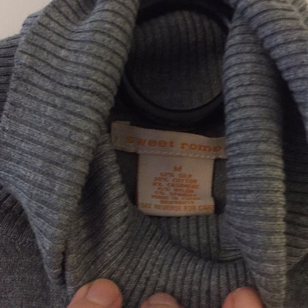 Sweet Romeo turtleneck - Picture 2 of 3