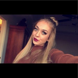 Meet your Posher, Alexis