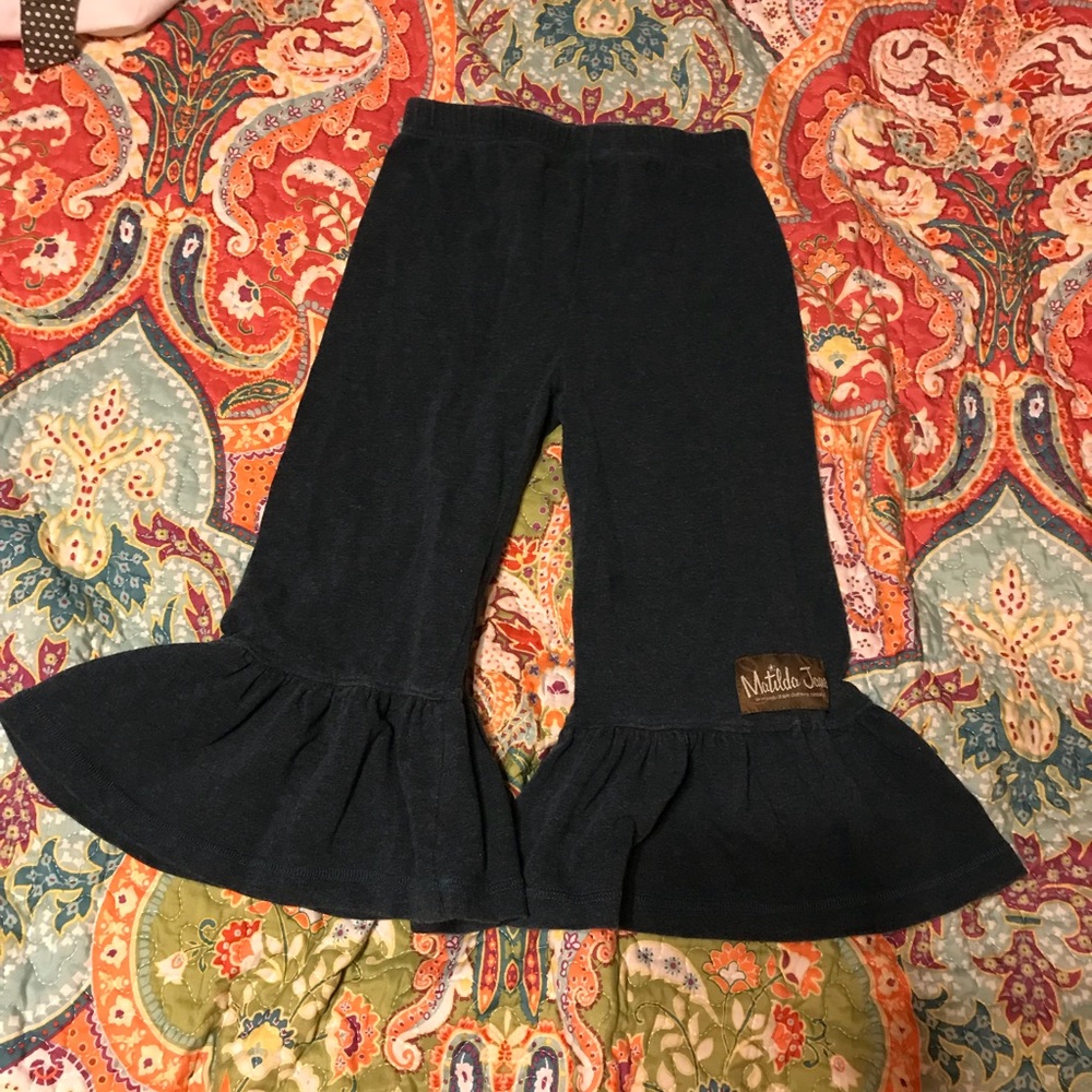 Girls big ruffle capris.