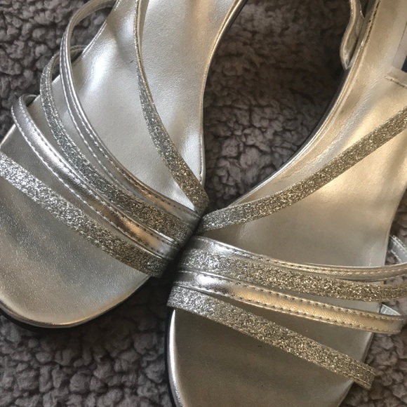 MB Bride Silver Heels - Picture 3 of 5