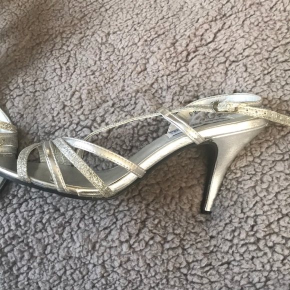 MB Bride Silver Heels - Picture 4 of 5