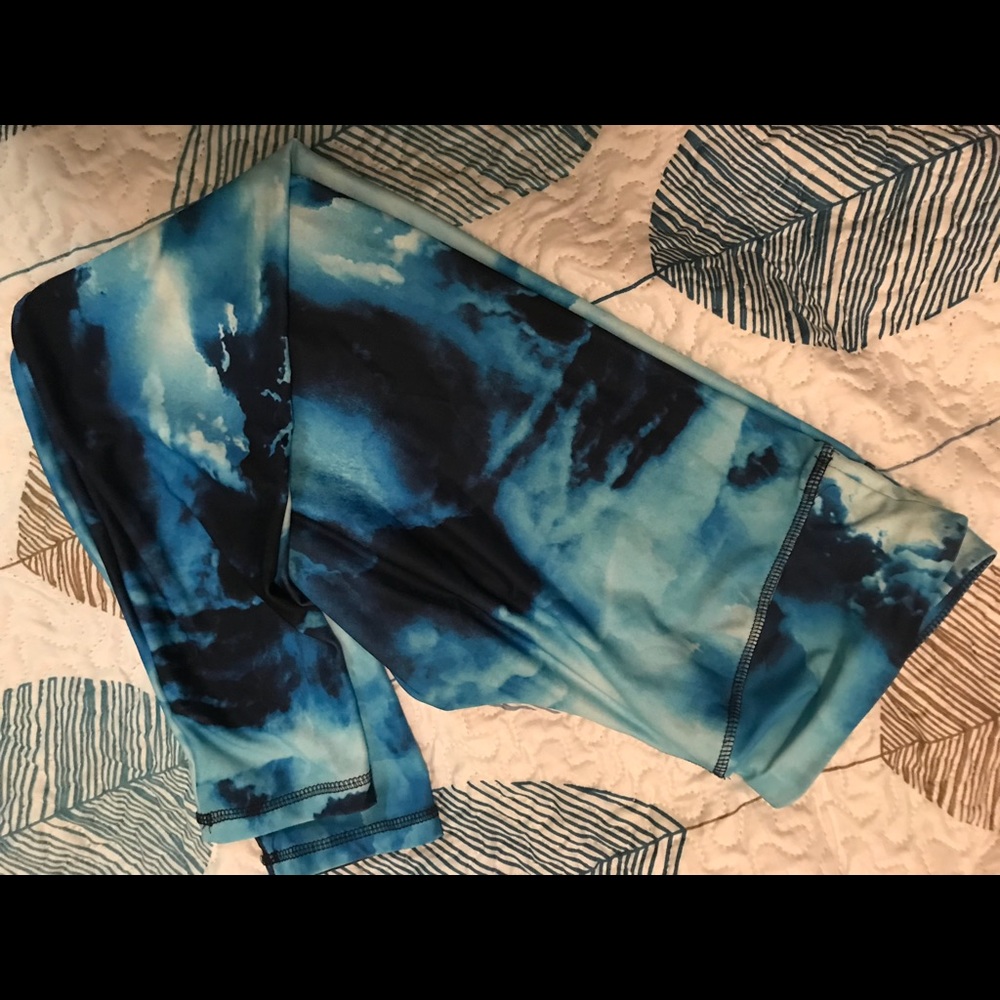 NWOT danskin ankle length workout pants.