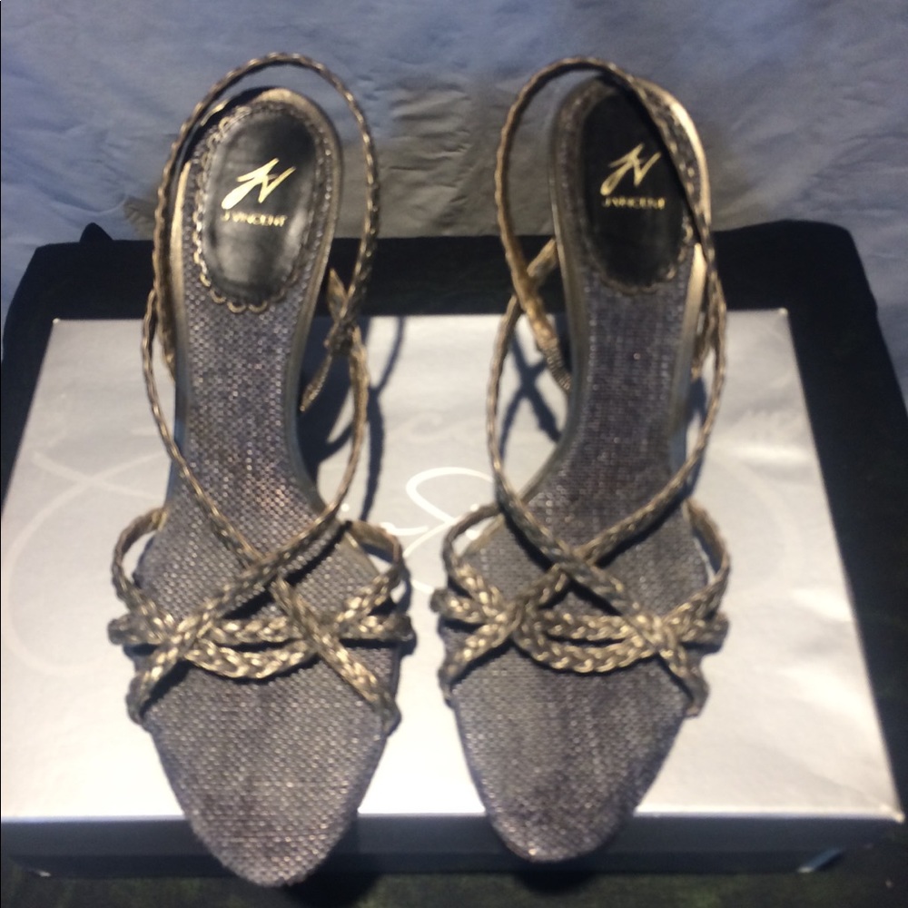 { J Vincent } Size 9 Gunmetal leather sandal