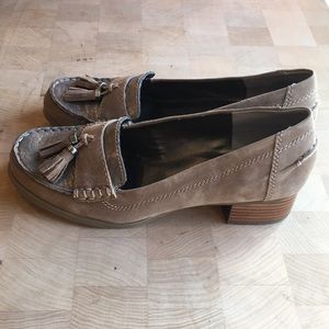 NWOT Women’s Bandolino suede shoes w/tassel Sz 7.5