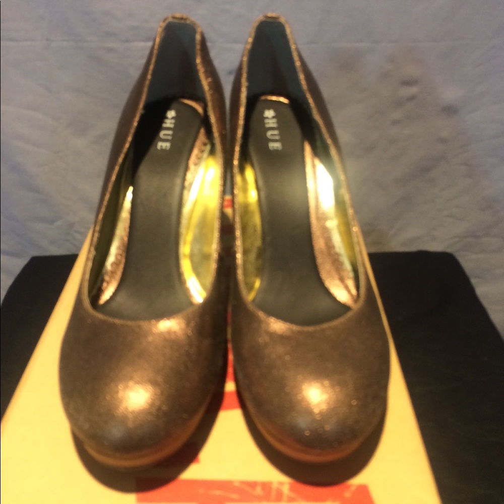 { Tribeca } Size 9 Bronze round toe pump