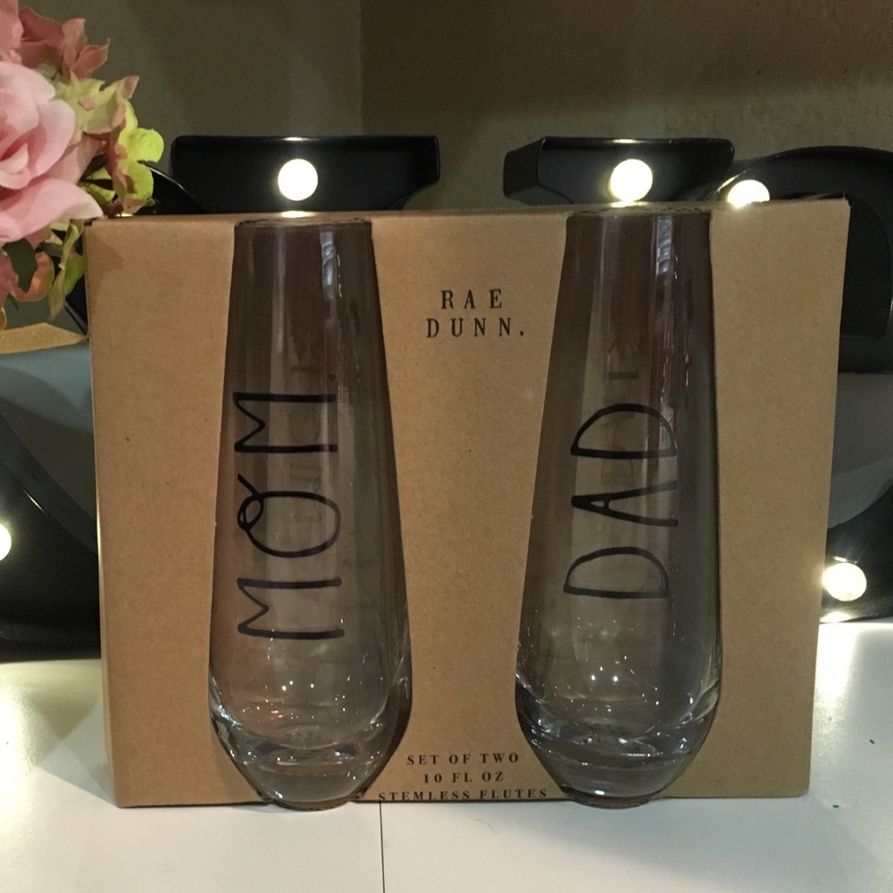 New Rae Dunn MOM DAD Set Of 2 champagne Flutes - Picture 2 of 5