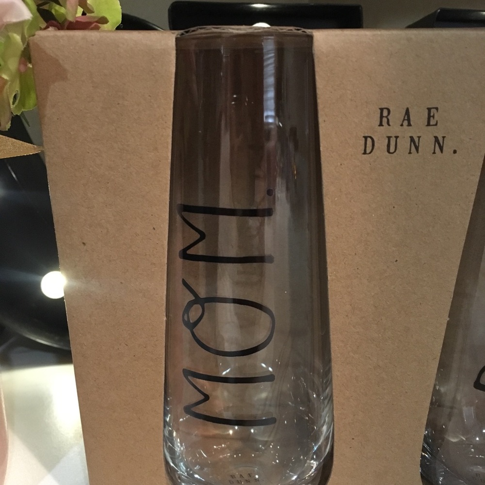 New Rae Dunn MOM DAD Set Of 2 champagne Flutes - Picture 3 of 5