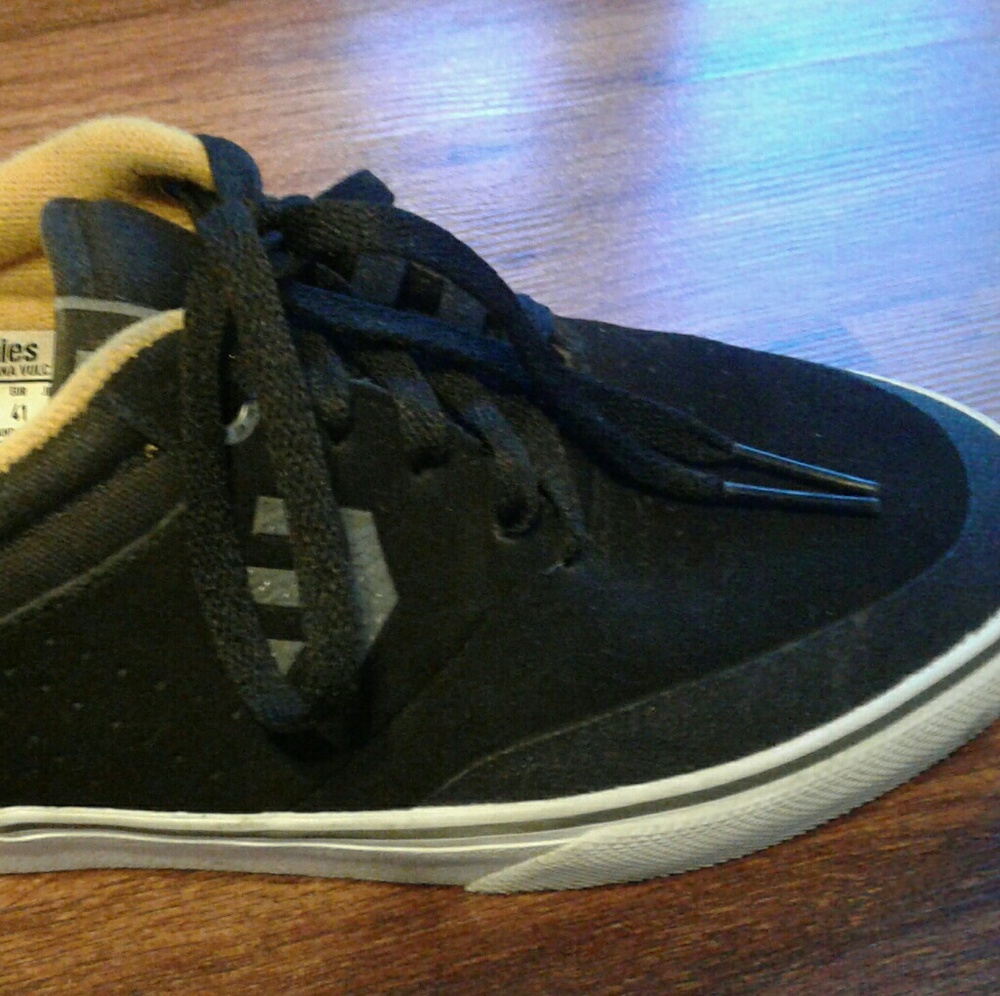 Black skater shoes