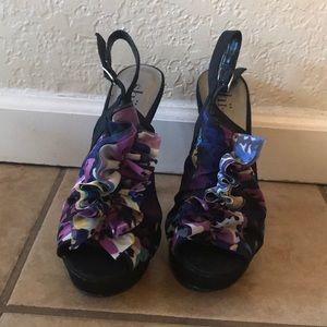 Shi watercolor ruffled slingback peep toe heels