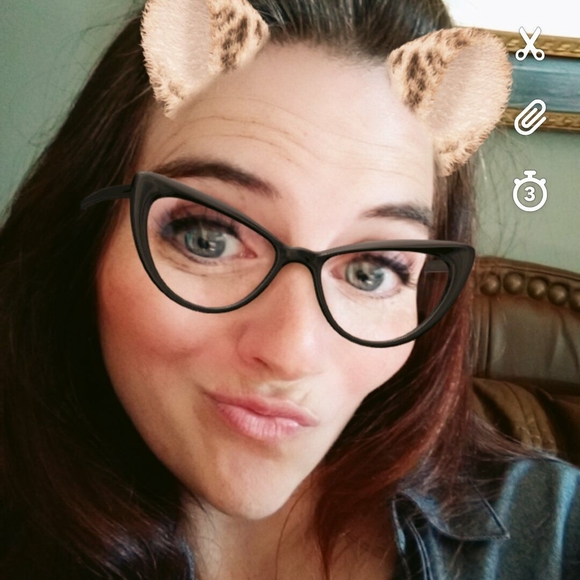 Meet your Posher, Beth - Picture 1 of 1