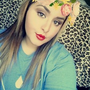 Meet your Posher, Victoria