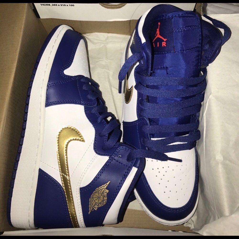 (REPOSH) AIR JORDAN 1 BOYS SZ 4.5