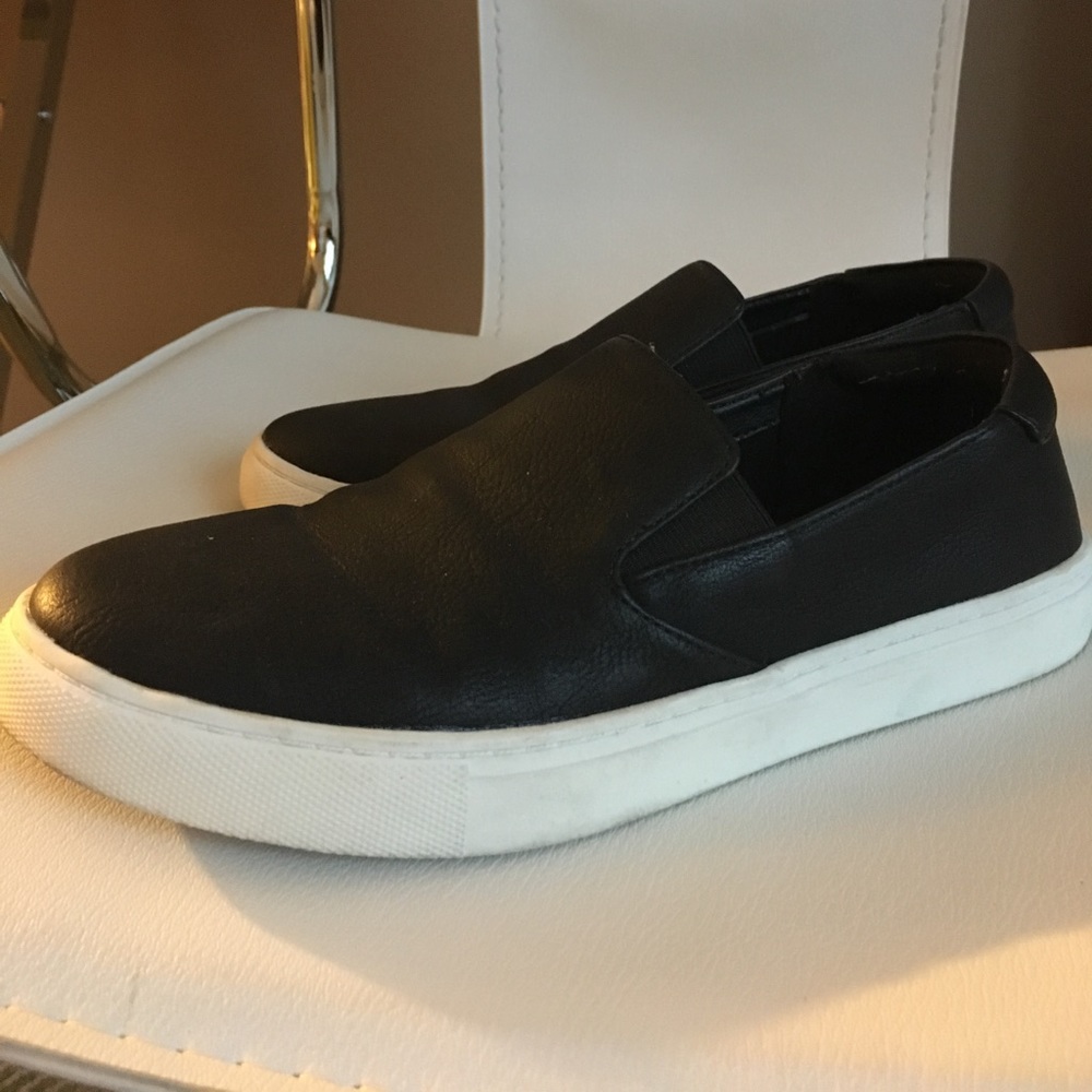1 HR Price Drop!!! Kenneth Cole slip on- size 7!