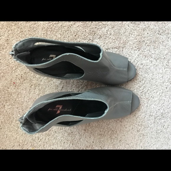 7 For All Mankind Neely Ankle Bootie - Picture 7 of 8