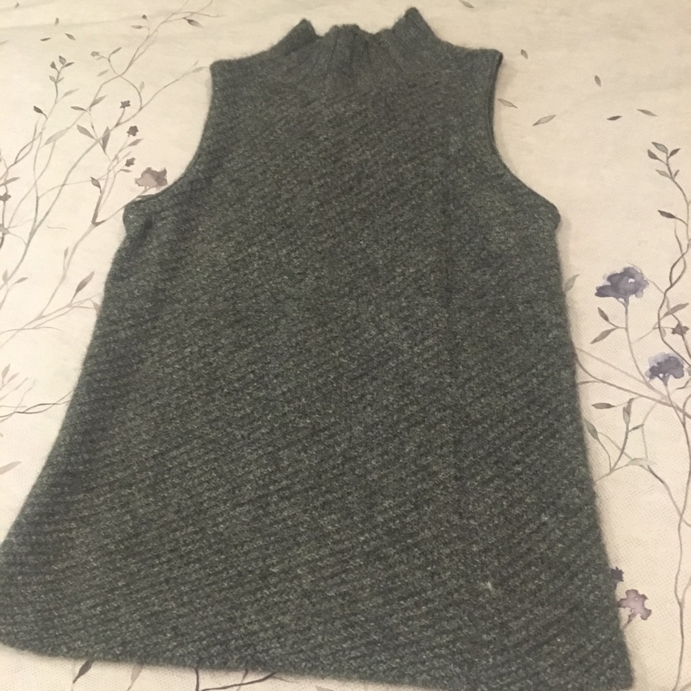 High neck sleeveless sweater