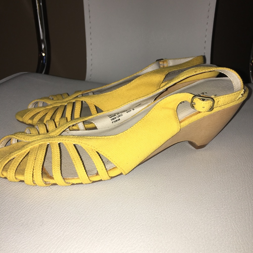 💕💕PRICED TO SELL! Merona Yellow Mary Janes!