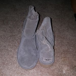 Nwob Sz 7 Ugg Taupe Perforated boots Unlined