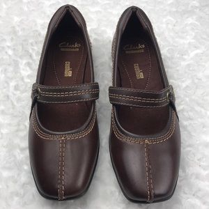 Clarks slip on maryjane shoes size 7 1/2 brown