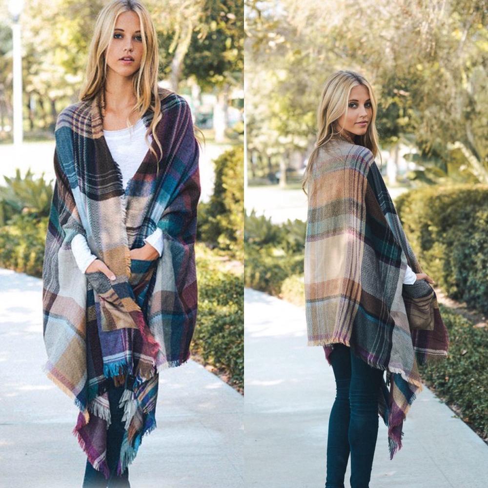 Plaid Poncho with pockets Camel