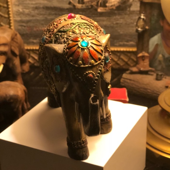 Jewel 💎 Elephant and Photography - Picture 3 of 4