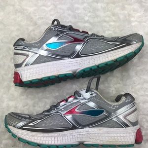 Brooks ghost athletic shoes size 8 1/2 women’s