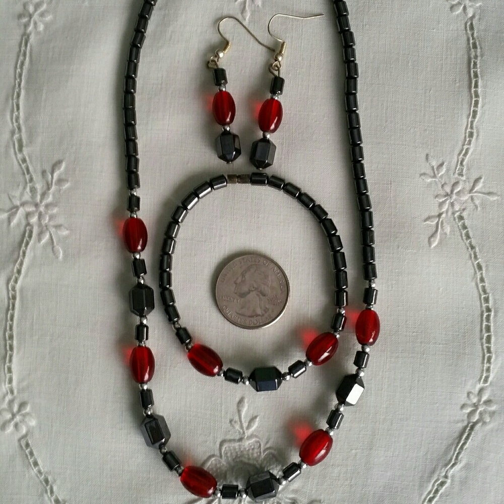 Black and red metal necklace set