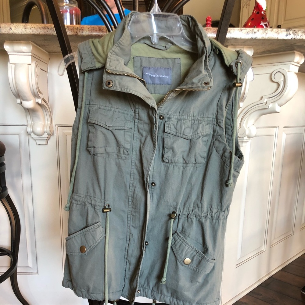 Women’s olive safari vest.