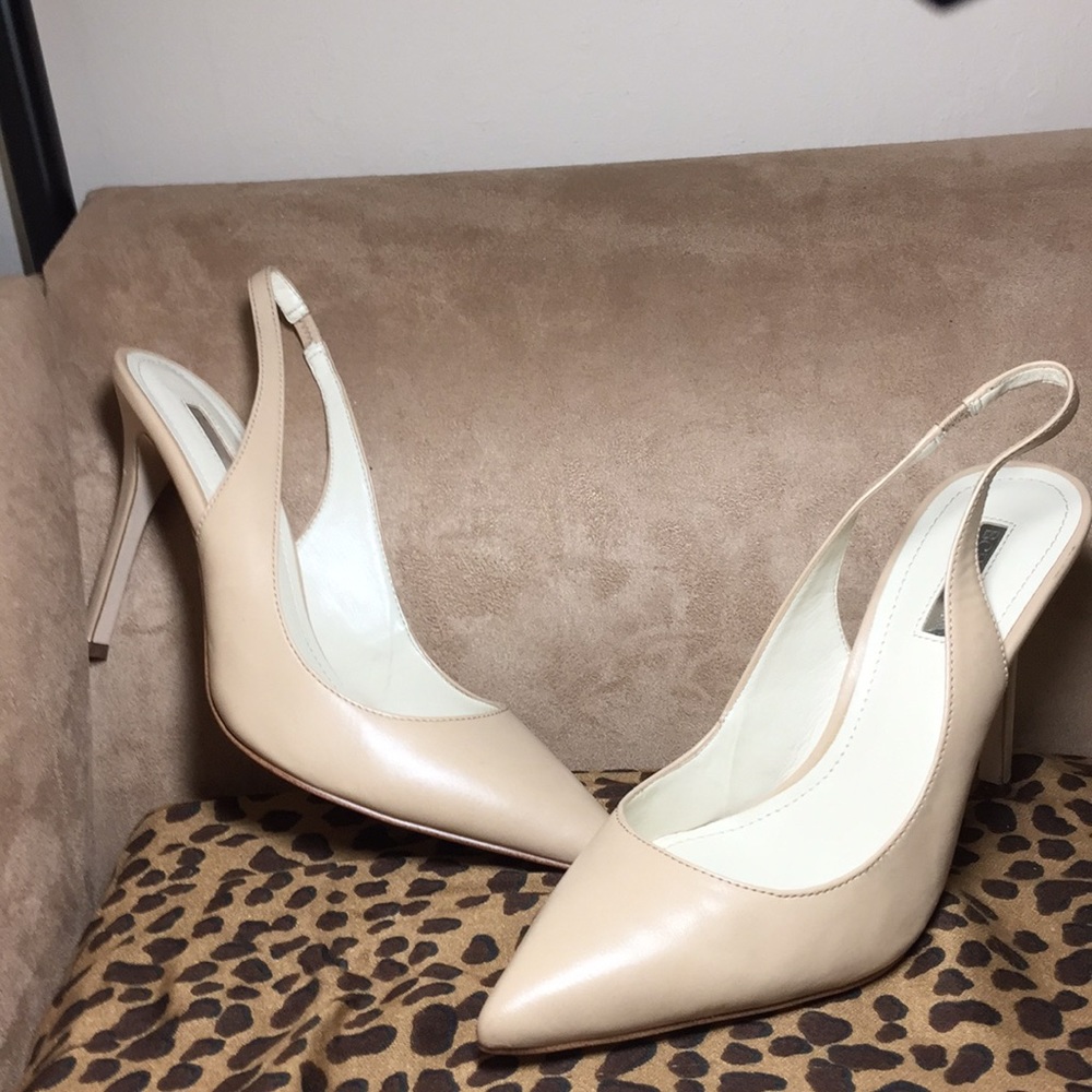 New, super sexy 4.5" heel BCBG Tan slingback Sz 10