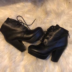 Black booties with heel