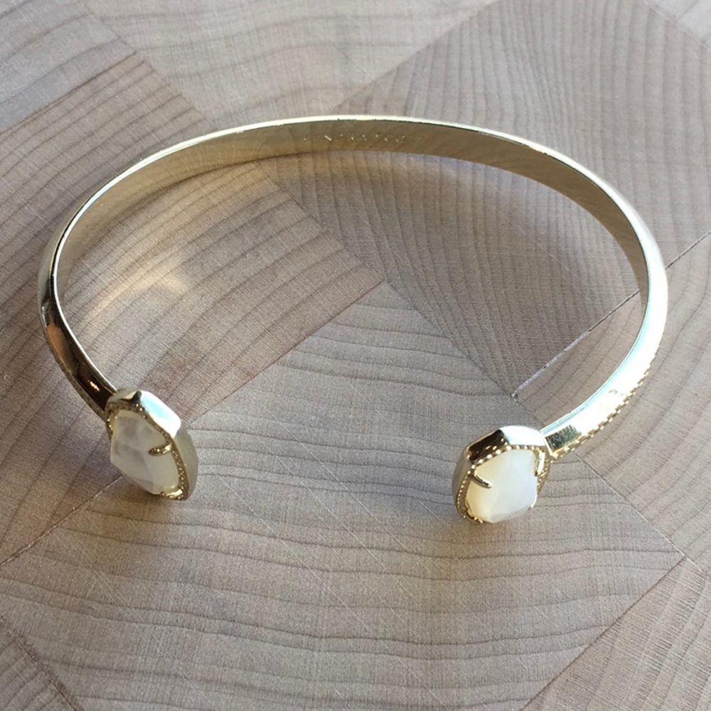 NWOT Kendra Scott Elton bracelet in white pearl.