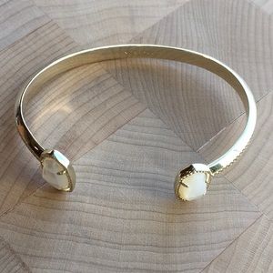 NWOT Kendra Scott Elton bracelet in white pearl.