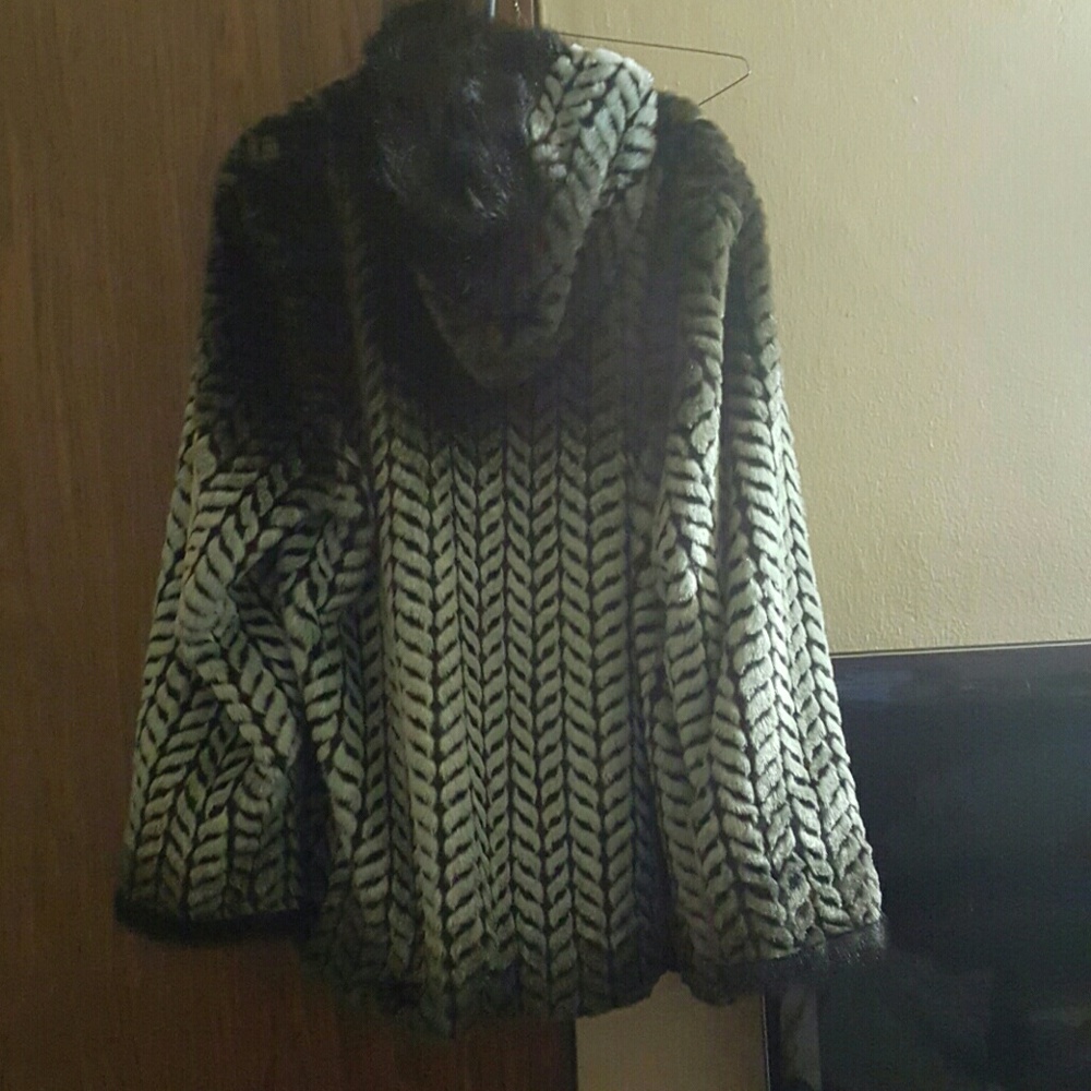 Coat - Picture 3 of 4