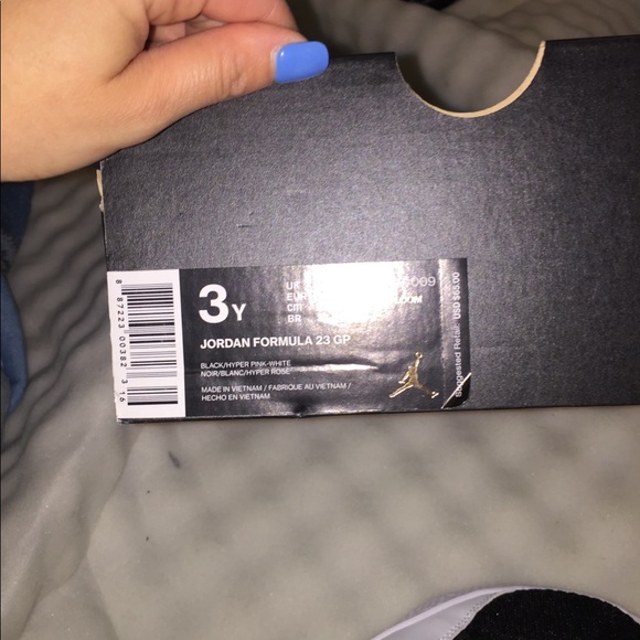 Shoes - Picture 2 of 5