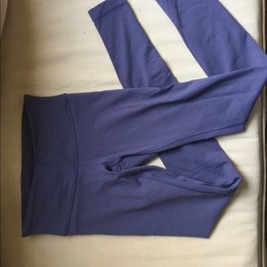 Lulu lemon wunder under in rare lilac color size 2