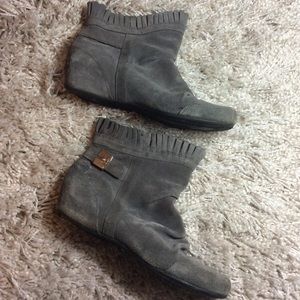 Dr. Scholl's Gray Leather & Suede Booties!