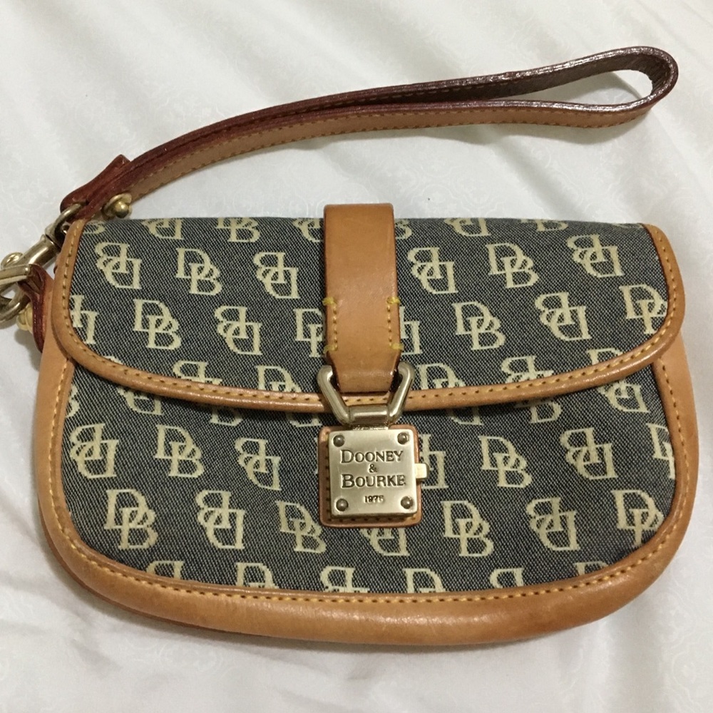 Dooney & Bourke wristlet