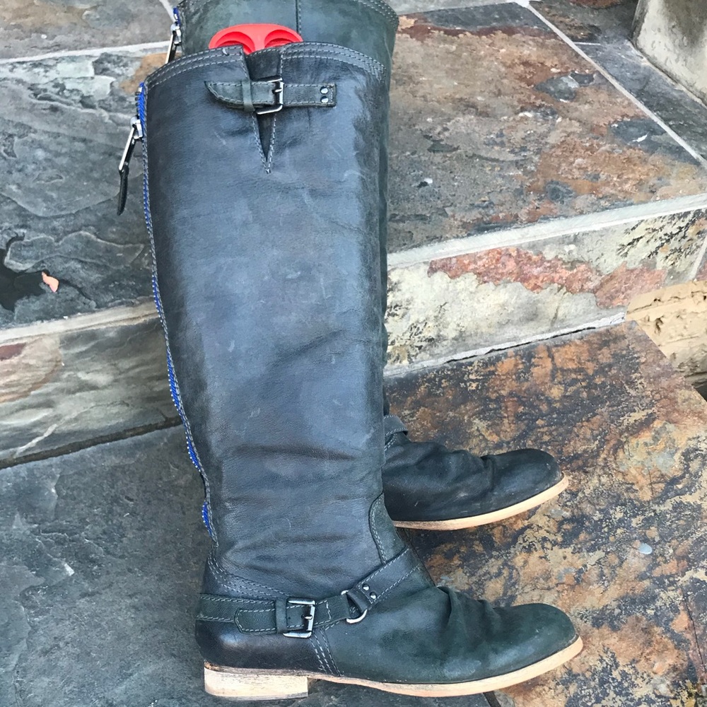 Steve Madden grey leather boots/blue zip detail