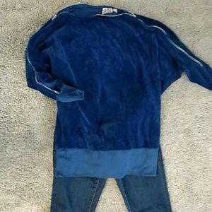 Juicy Couture sweatshirt with zipper sleeves