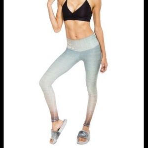 NWT Niyama Sol size small cropped legging